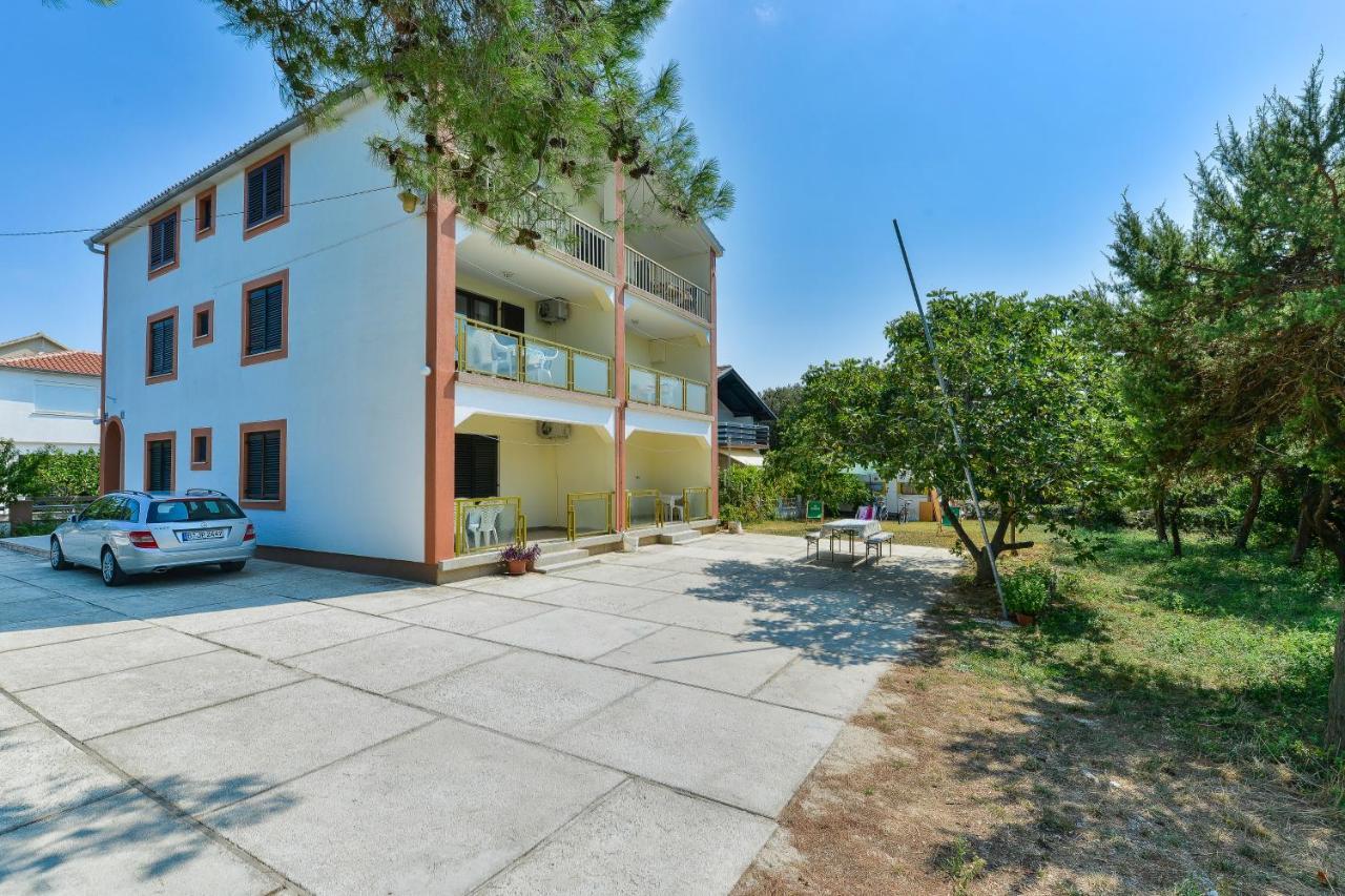 Apartmani Jelena Petrcane Exterior photo